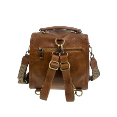 На фото 2 - Женская сумка - рюкзак из искусственной кожи, цвет шоколад На фото 2 - Женская сумка - рюкзак из искусственной кожи, цвет шоколад