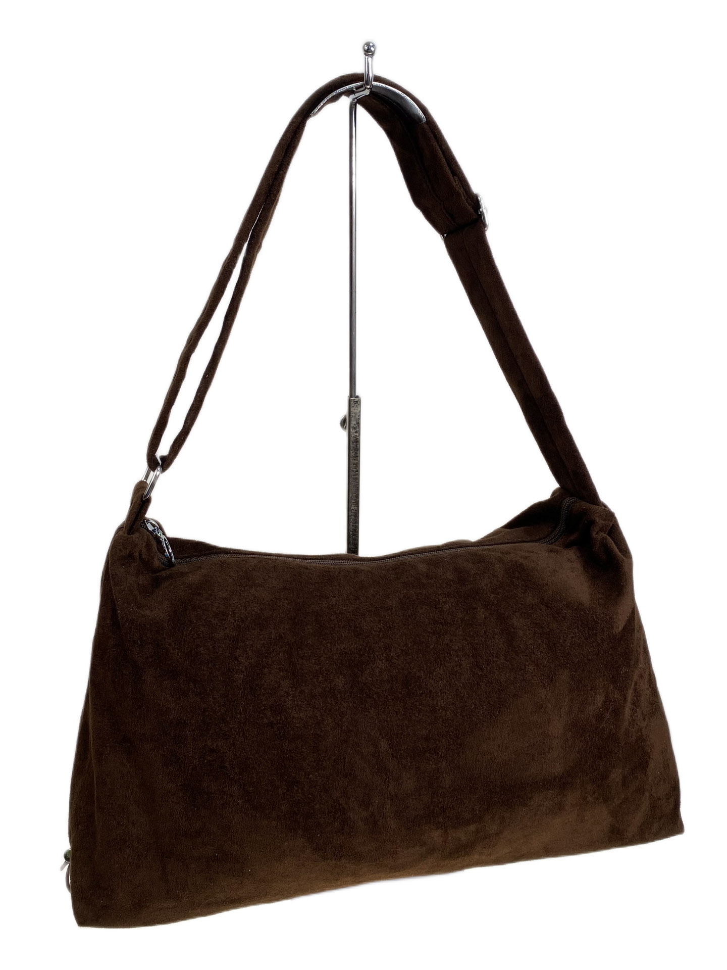 На фото 1 - Женская сумка из искусственной замши, цвет шоколад