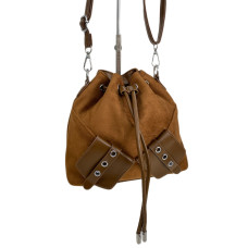 На фото 1 - Женская сумка из искусственной замши, цвет коричневый